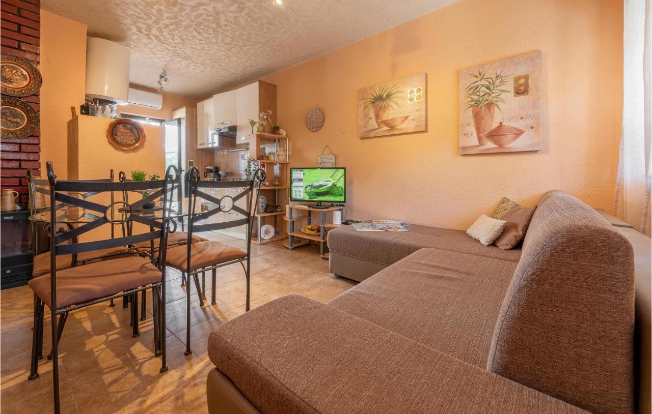 Cozy Home In Vrsi With Wifi 외부 사진
