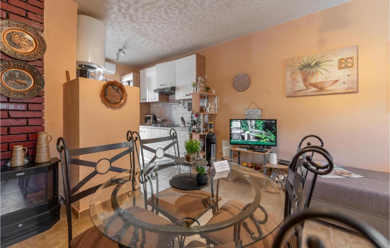 Cozy Home In Vrsi With Wifi 외부 사진