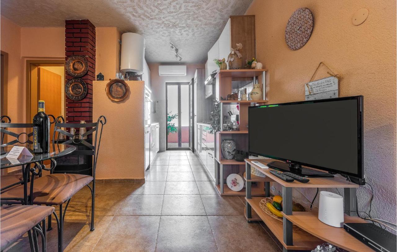 Cozy Home In Vrsi With Wifi 외부 사진