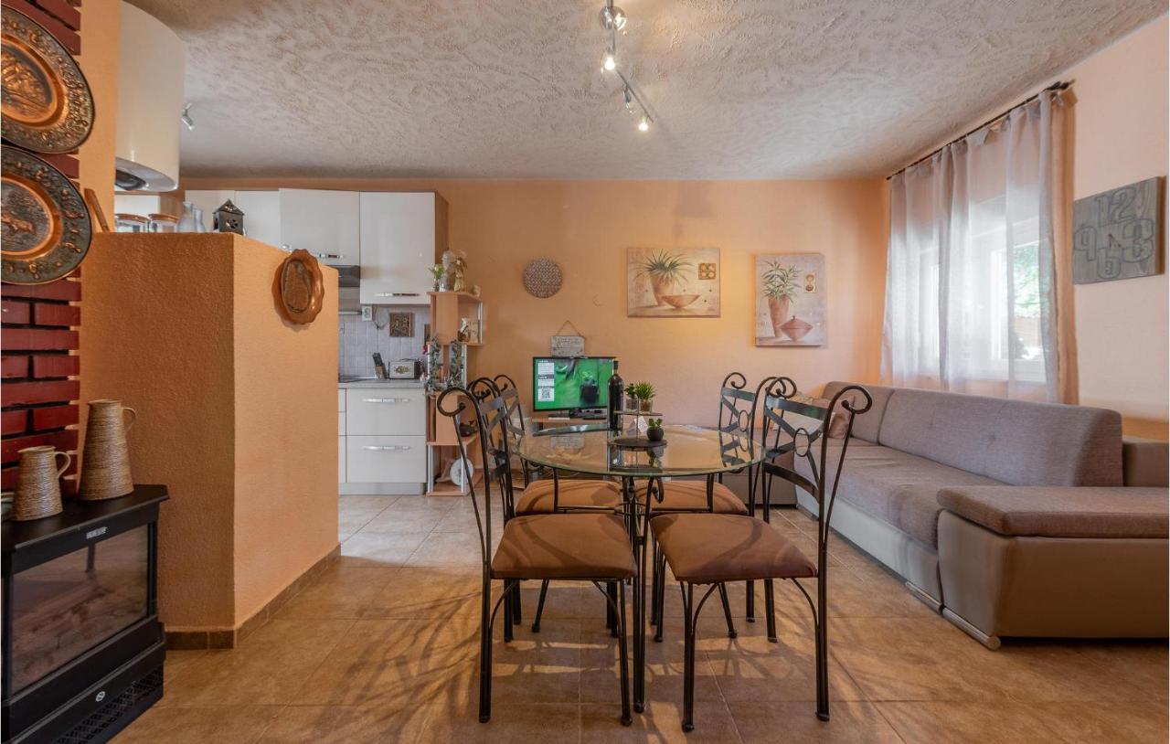 Cozy Home In Vrsi With Wifi 외부 사진
