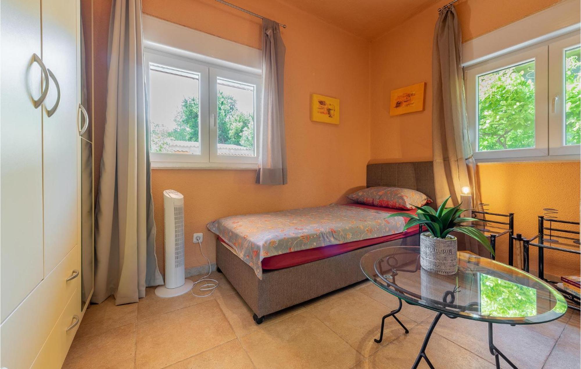 Cozy Home In Vrsi With Wifi 외부 사진